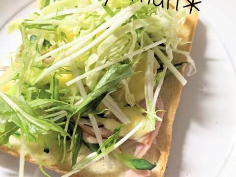 簡単＊トースト　〜ハムきゅうりと水菜〜
